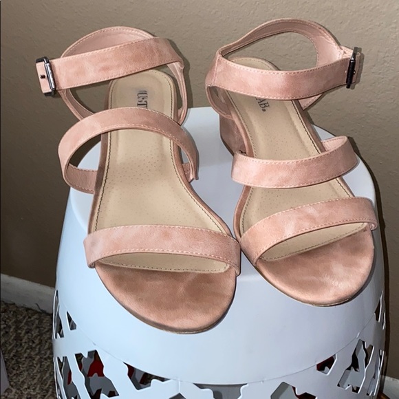 Small Chunky Heel sandals - Picture 2 of 3